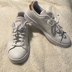 Adidas Women’s Advantage Sneaker White and Rose Gold Women’s size 9